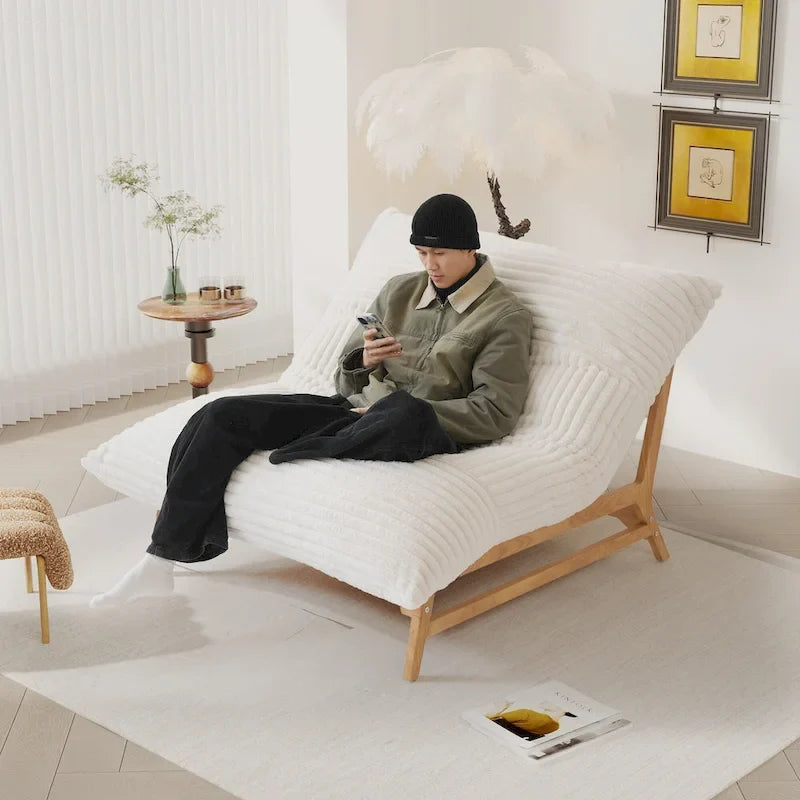 Großer, plüschiger Sitzsack-Loungesessel mit massivem Holzgestell, bequemer Loungesessel mit Daunenfüllung
