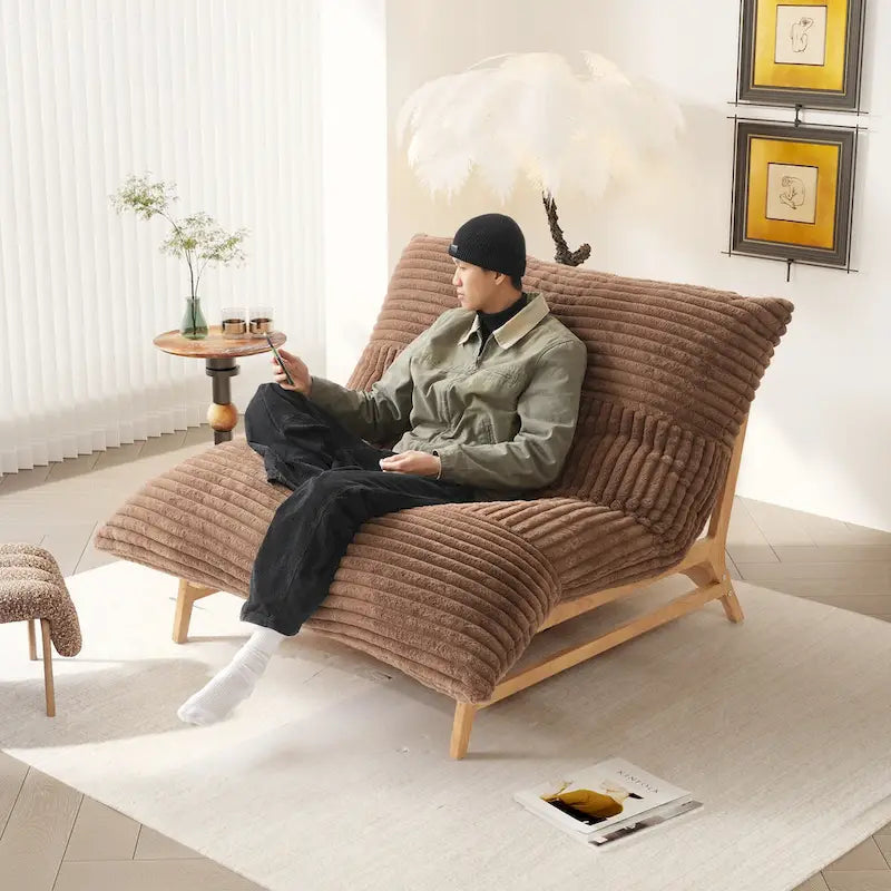 Großer, plüschiger Sitzsack-Loungesessel mit massivem Holzgestell, bequemer Loungesessel mit Daunenfüllung