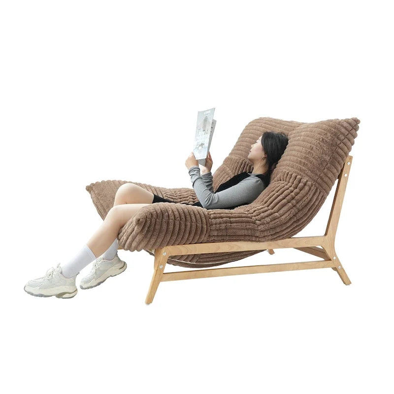 Großer, plüschiger Sitzsack-Loungesessel mit massivem Holzgestell, bequemer Loungesessel mit Daunenfüllung