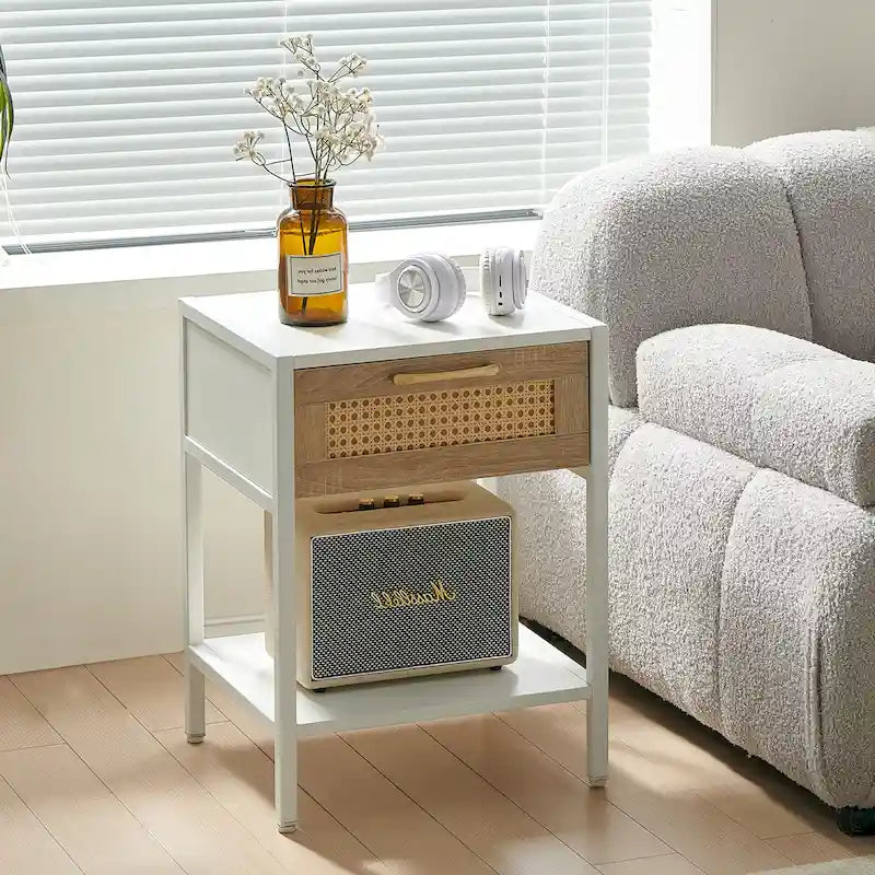 Mesa de noche de ratán con 1 cajón y estante