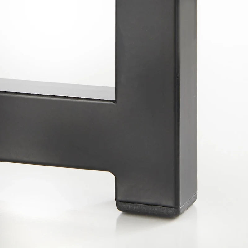 Minimalistischer Couchtisch im skandinavischen Stil
