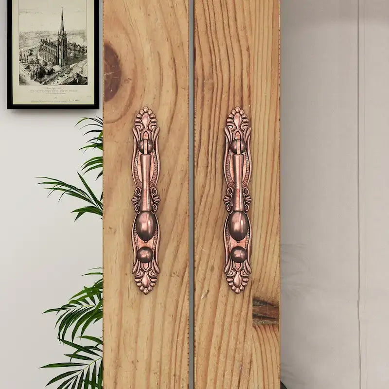 Ensemble de deux grandes armoires de style vintage, avec détails métalliques