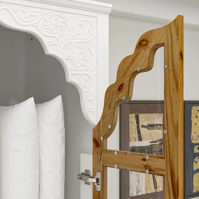Ensemble de deux grandes armoires de style vintage, avec détails métalliques