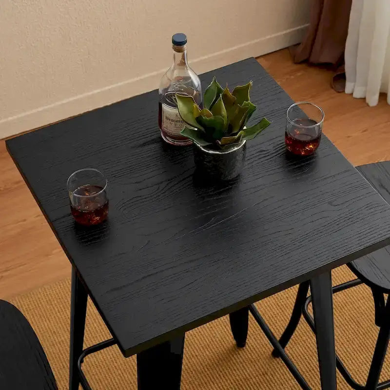 Mesa de bar de estilo industrial rústico con estructura de acero y superficie de madera
